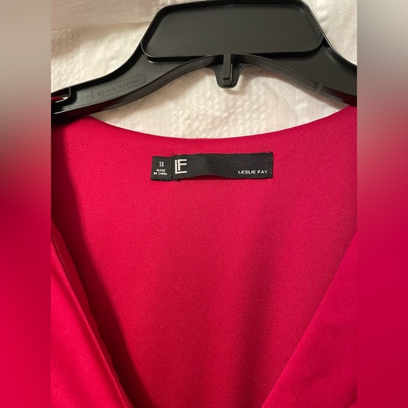 New without tags LF Leslie Fay red satin dresss with flutter sleeves size 14 - Picture 2 of 9